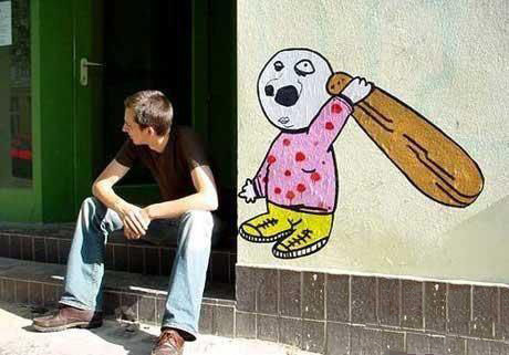 坐哪儿不好，偏坐这儿？人物gif搞笑图片