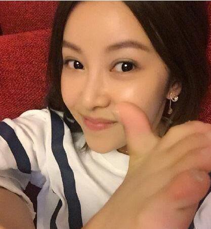 妹子你以为我看不出来人物gif搞笑图片