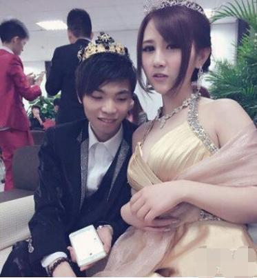 小伙子，目光有点猥琐啊人物gif搞笑图片