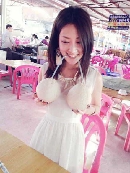 有一个美丽的女孩，名字叫女屌丝人物gif搞笑图片