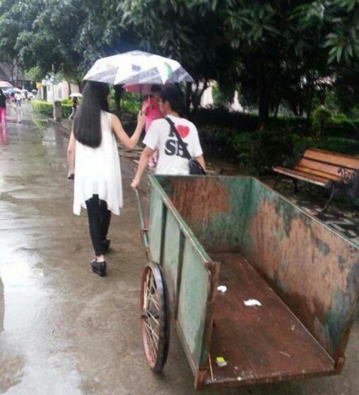 自从我有了车，女友对我的态度就不一样了人物gif搞笑图片