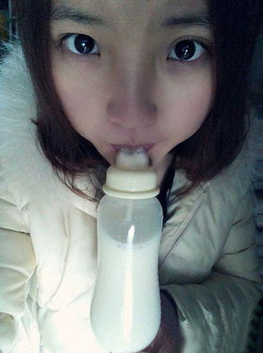 妹纸，你为何这么叼~人物gif搞笑图片