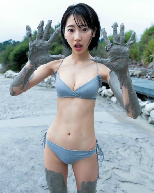 看到一个很污的女孩子人物gif搞笑图片