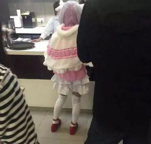 现在看到个漂亮的背景，首先想到的是性别。。。人物gif搞笑图片