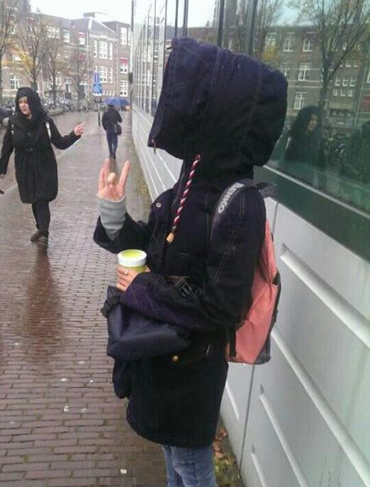 妹子，准备好了发射了吗？人物gif搞笑图片