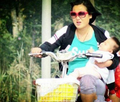 妹子，你的车技是在蓝翔练得吧人物gif搞笑图片