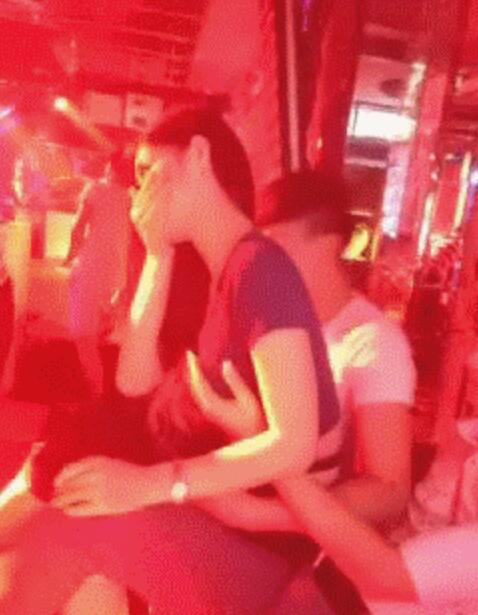 有一道绿光人物gif搞笑图片