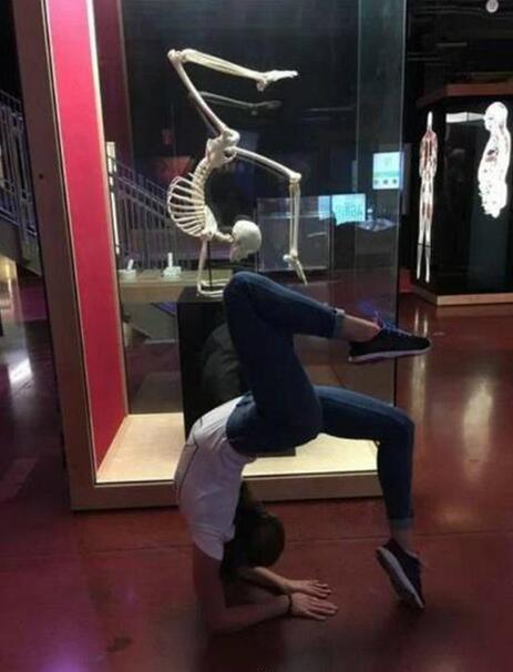 鬼知道经历了什么人物gif搞笑图片