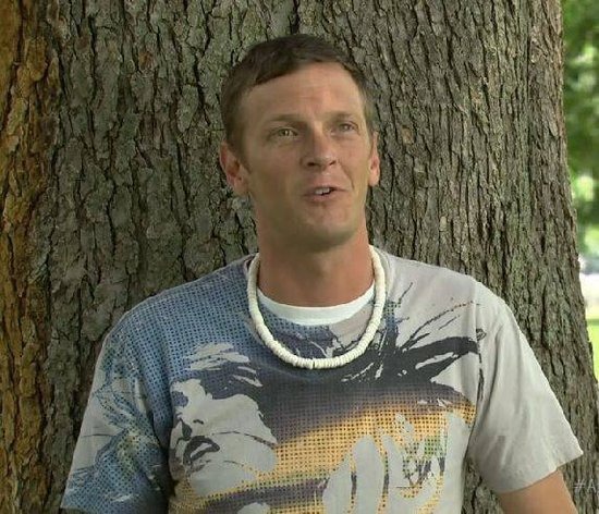 你是吃薯条会吃醉的人吗？人物gif搞笑图片