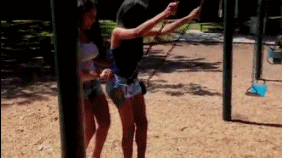 真的是很好的闺蜜，才可以这样的拉出来人物gif搞笑图片