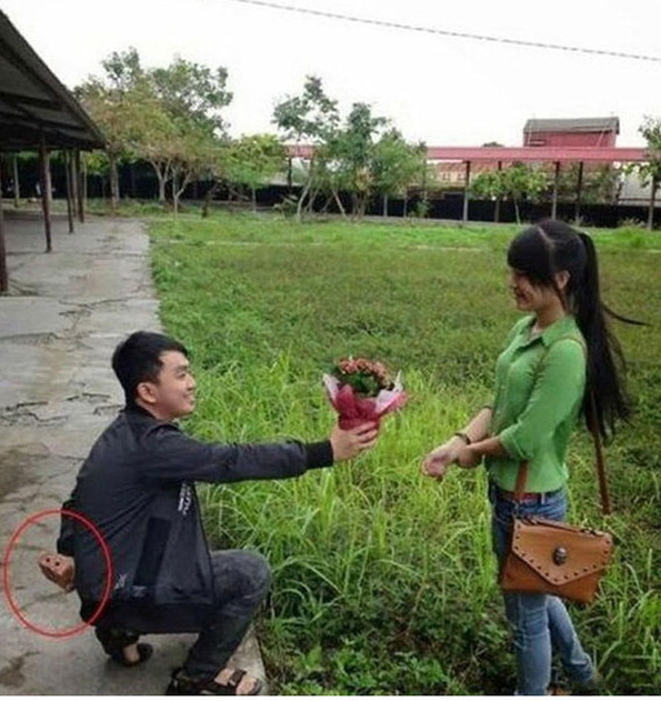 请问你背后的砖头，是B计划么？人物gif搞笑图片