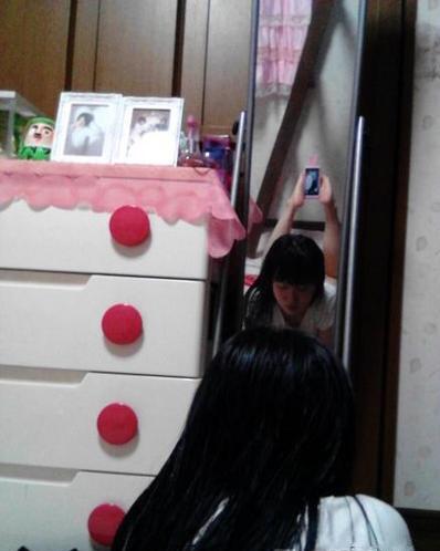 无意中被恋人偷拍系列之背影版人物gif搞笑图片