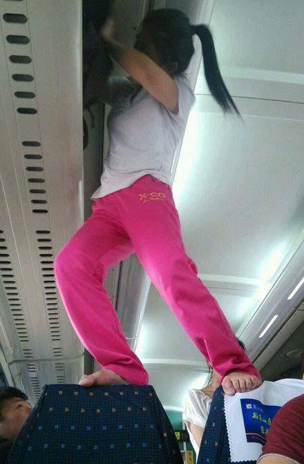 无处不在的女汉子人物gif搞笑图片