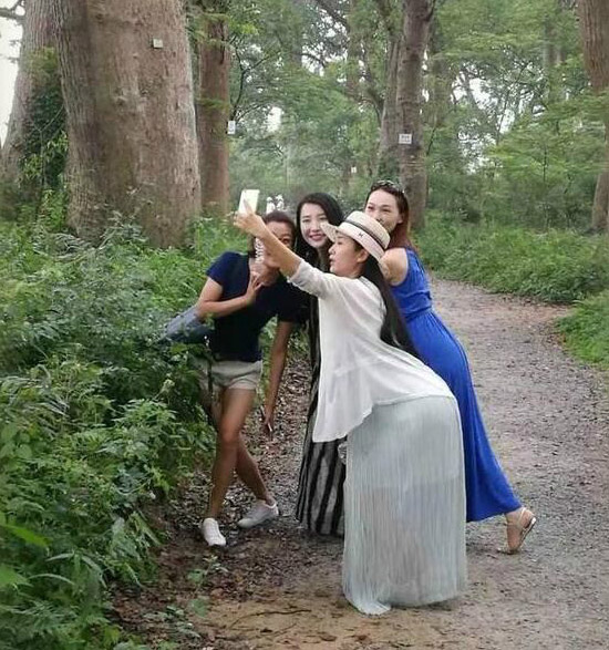 妹子的身材，真的不科学啊人物gif搞笑图片