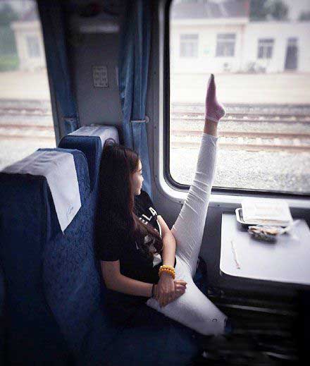 妹子练功好刻苦啊人物gif搞笑图片