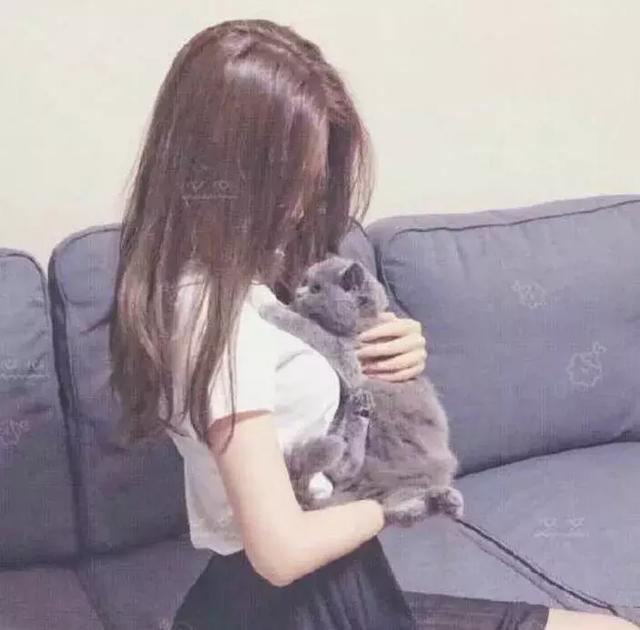 我两个都想要啊怎么办？人物gif搞笑图片