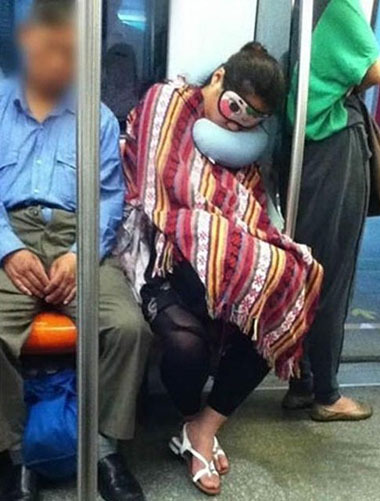 姐姐这装备够全啊！人物gif搞笑图片