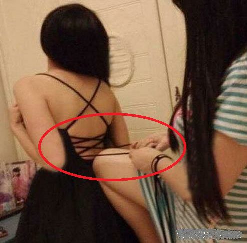 妹子的苦只有自己心里清楚啊，为了穿个裙子都勒出痕了人物gif搞笑图片