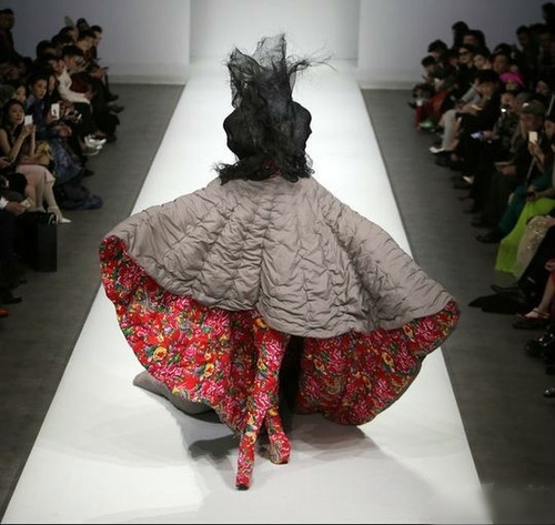 铅笔屑已成精人物gif搞笑图片