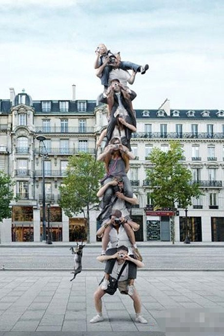 你们拍照这么屌其他人知道么！人物gif搞笑图片