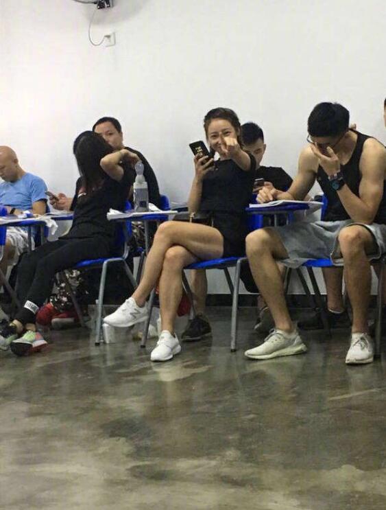 感觉恋爱了，孩子在哪里读书我都想好了人物gif搞笑图片