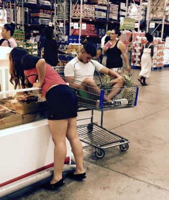 男朋友哪儿买的？人物gif搞笑图片