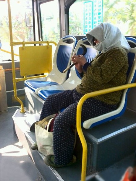 艾玛，吓我一跳，还以为遇到死神了人物gif搞笑图片