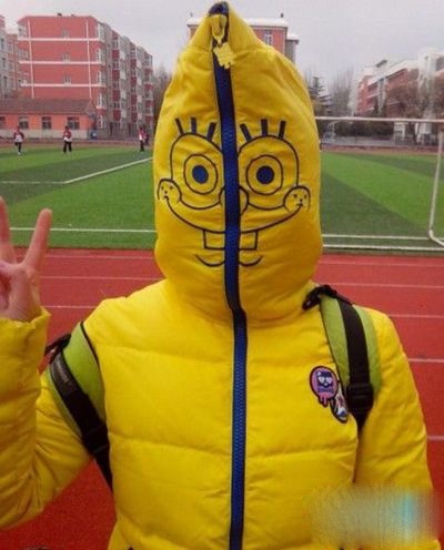 你家人知道你这样吗？人物gif搞笑图片