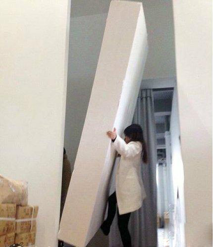 永远不要低估妹纸的力量人物gif搞笑图片