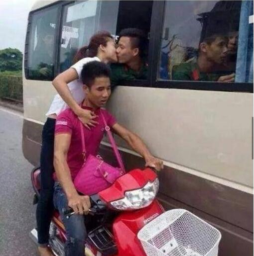 柔情暖男，专注备胎三十年人物gif搞笑图片