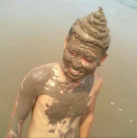 现实中的大便超人人物gif搞笑图片