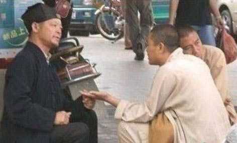 这才叫佛高一尺，道高一丈！人物gif搞笑图片