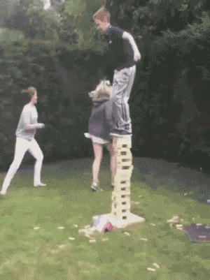 还这么年轻，就废了人物gif搞笑图片