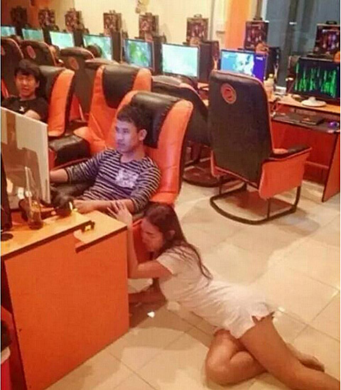 亲爱的，你不走，我不走人物gif搞笑图片