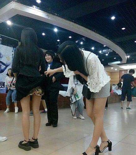 一不小心还被反偷窥了人物gif搞笑图片