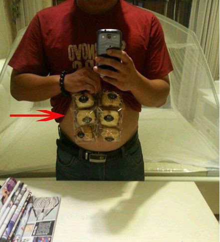 只有6块腹肌，真苦恼人物gif搞笑图片