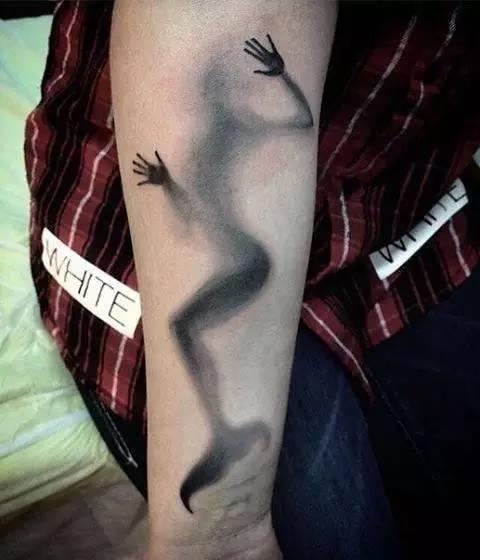 以为是污迹人物gif搞笑图片