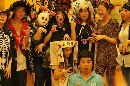 一群逗比啊人物gif搞笑图片