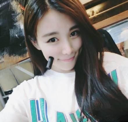 姑娘，还能有这种操作？人物gif搞笑图片