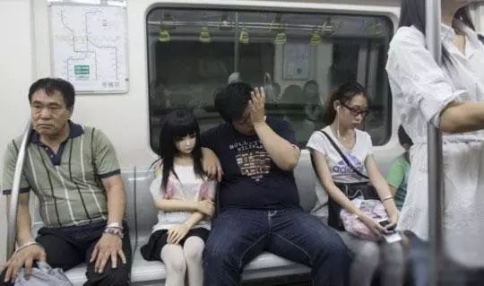 第二天女朋友和我分手了，她祝我幸福人物gif搞笑图片