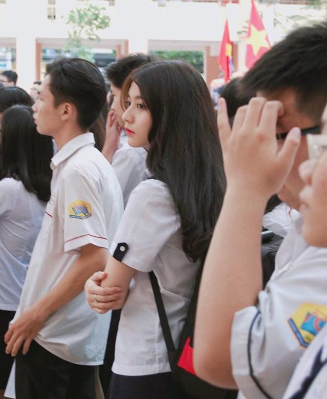 蓦然回首，那人却在灯火阑珊处人物gif搞笑图片