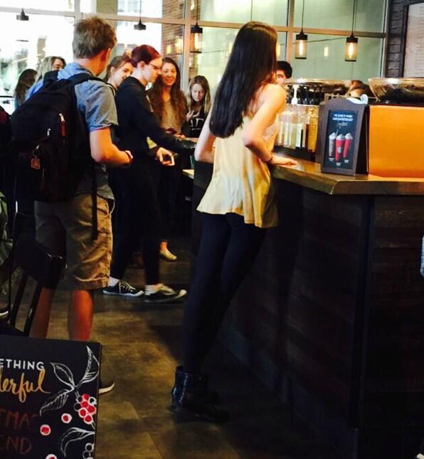 腿怎么长的这么好看人物gif搞笑图片