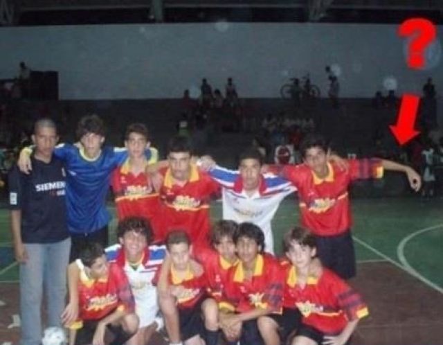 哥们儿，你就是最边上那个人物gif搞笑图片