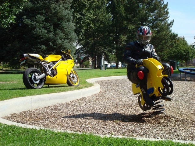 老司机，什么车都能开人物gif搞笑图片