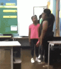 胖姐，你太对不起你这体格了，竟然一招就被KO了人物gif搞笑图片