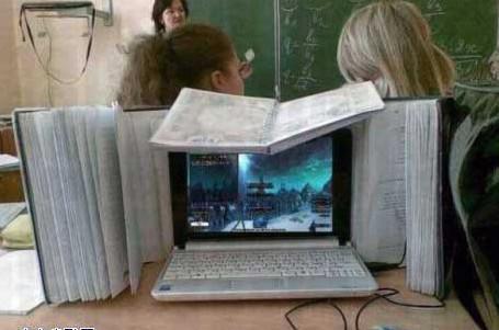 同学你的胆子很大啊，这样都敢人物gif搞笑图片