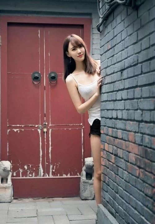 隔壁家的小姐姐真调皮人物gif搞笑图片