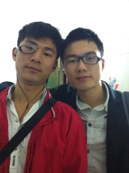 好哥们，眼镜一人一半人物gif搞笑图片