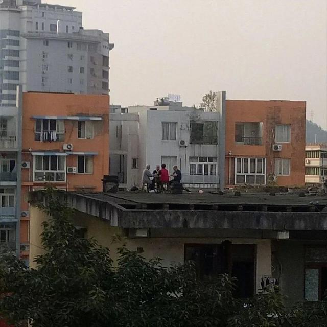 只要有心，哪里都是棋牌室人物gif搞笑图片