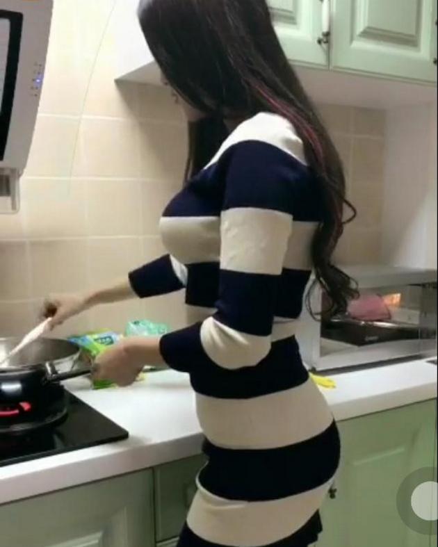 今天轮到媳妇做饭人物gif搞笑图片